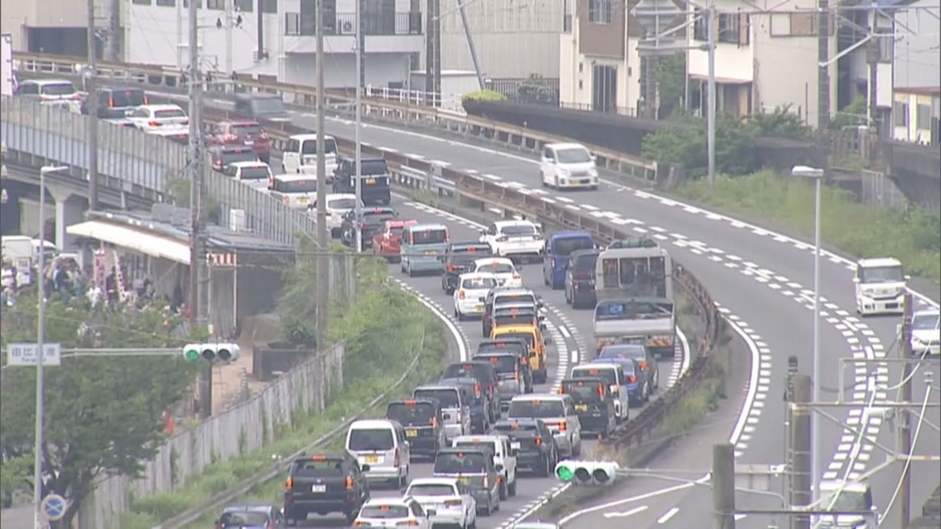 バイパスの通行止めで渋滞が発生