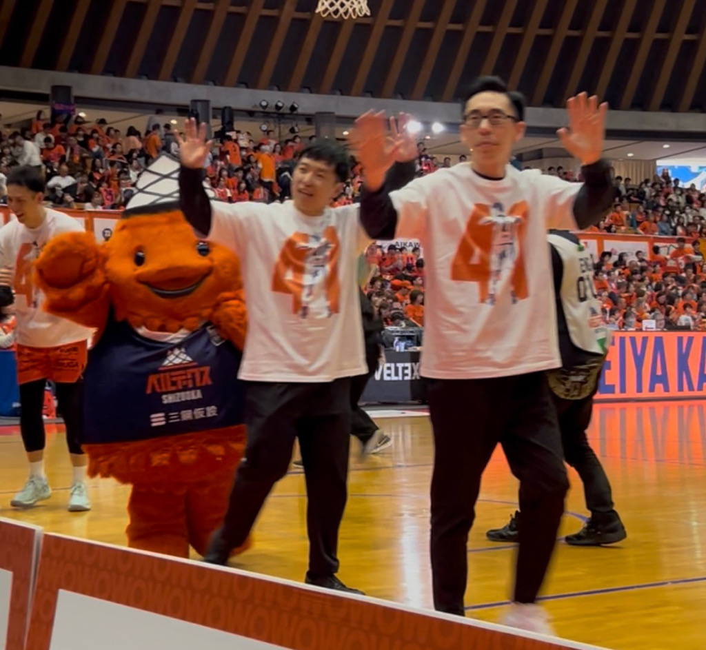 森高大ヘッドコーチ（真ん中）