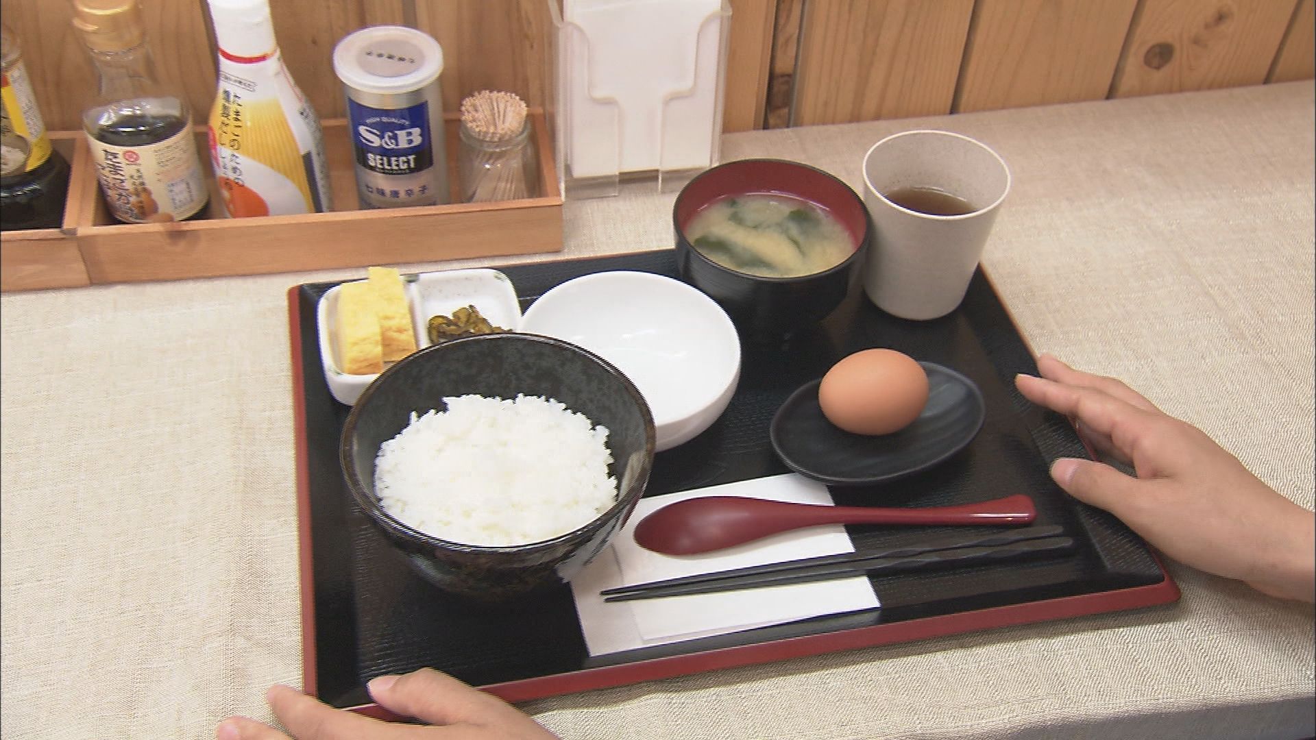 卵10個350円超、もも肉は100g158円…親子そろって『高い』　ガソリン・包装素材高騰も値上がりの原因　卵が安い穴場も