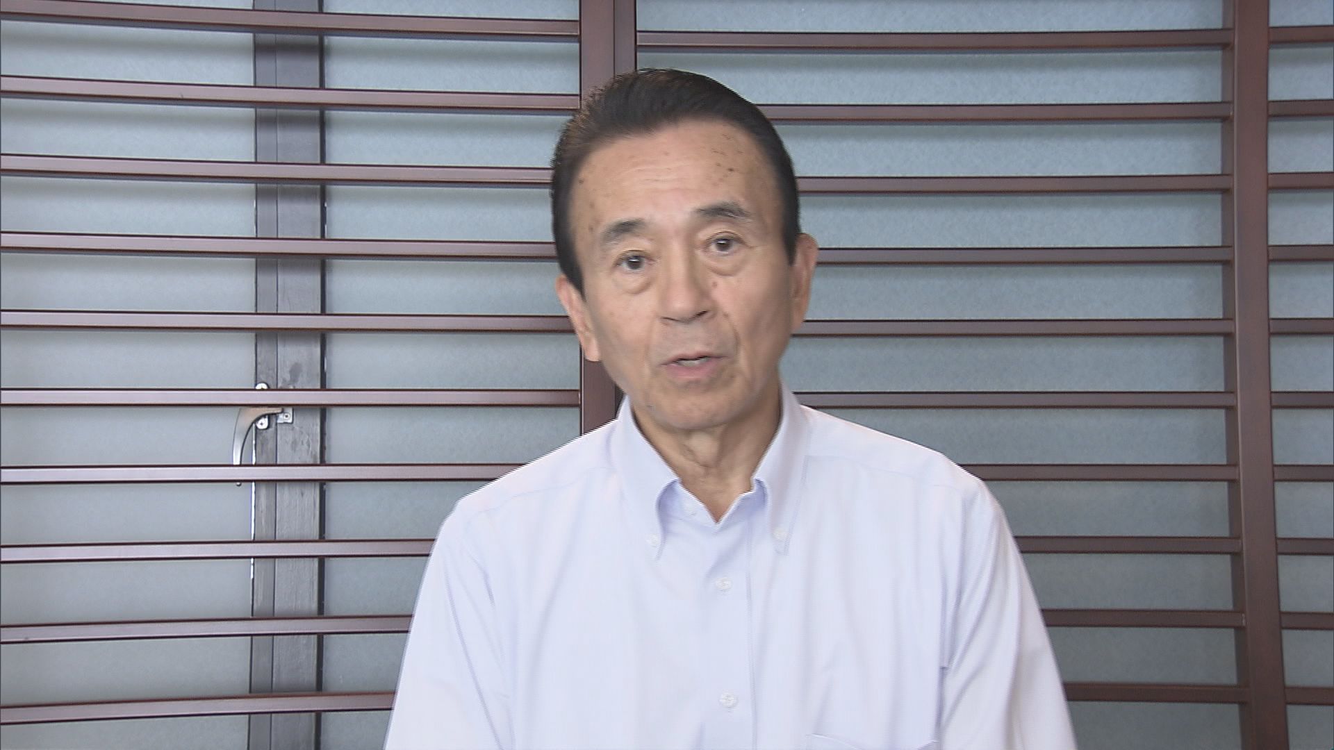 全国知事会ＰＴ後に取材に応じる鈴木知事