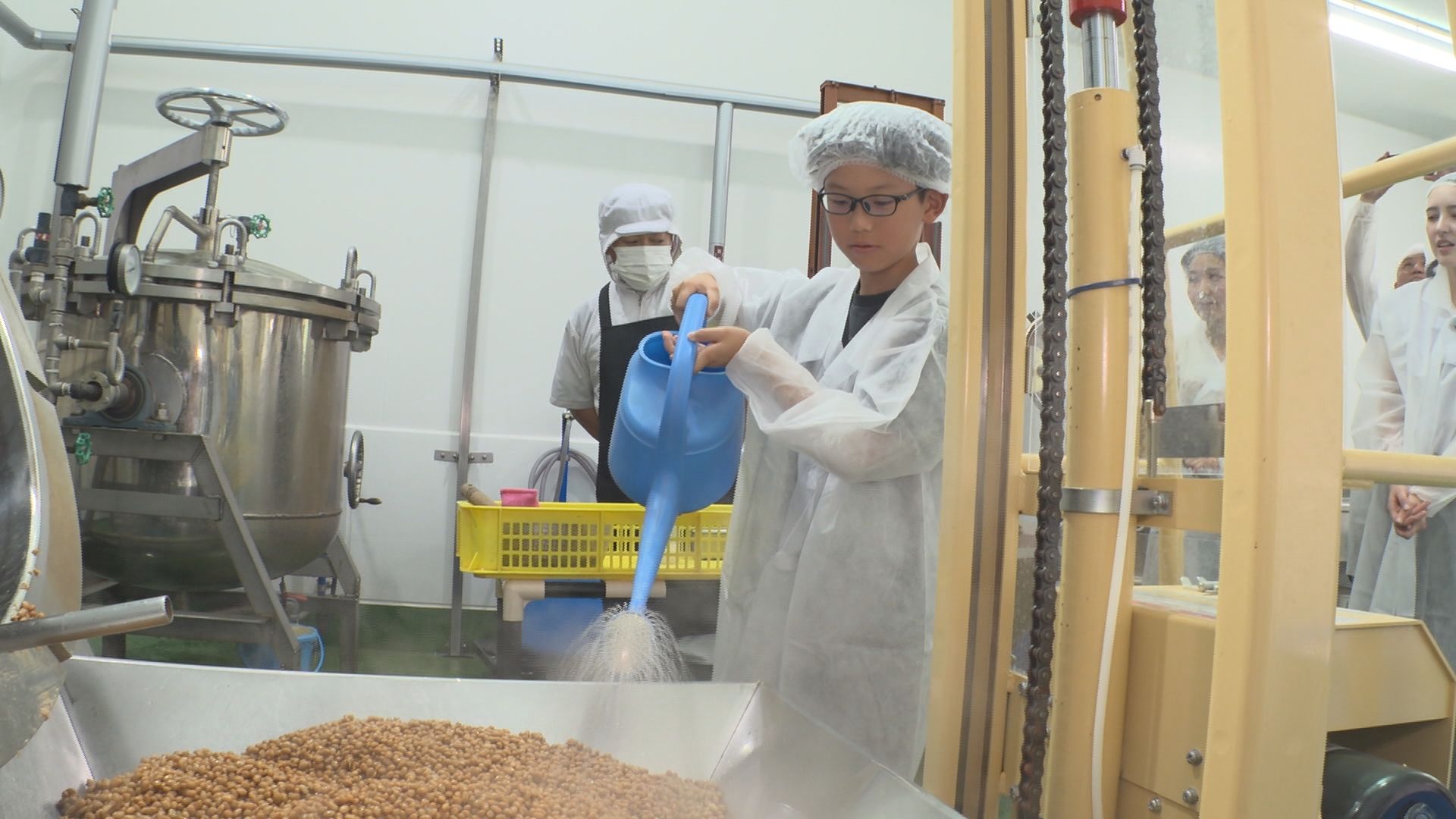 自由研究のヒント満載!　納豆のねばねばのヒミツ探る工場見学　苦みが少ない納豆を作る秘訣も伝授　出荷が減る夏は「蒸しパン」も製造　静岡市