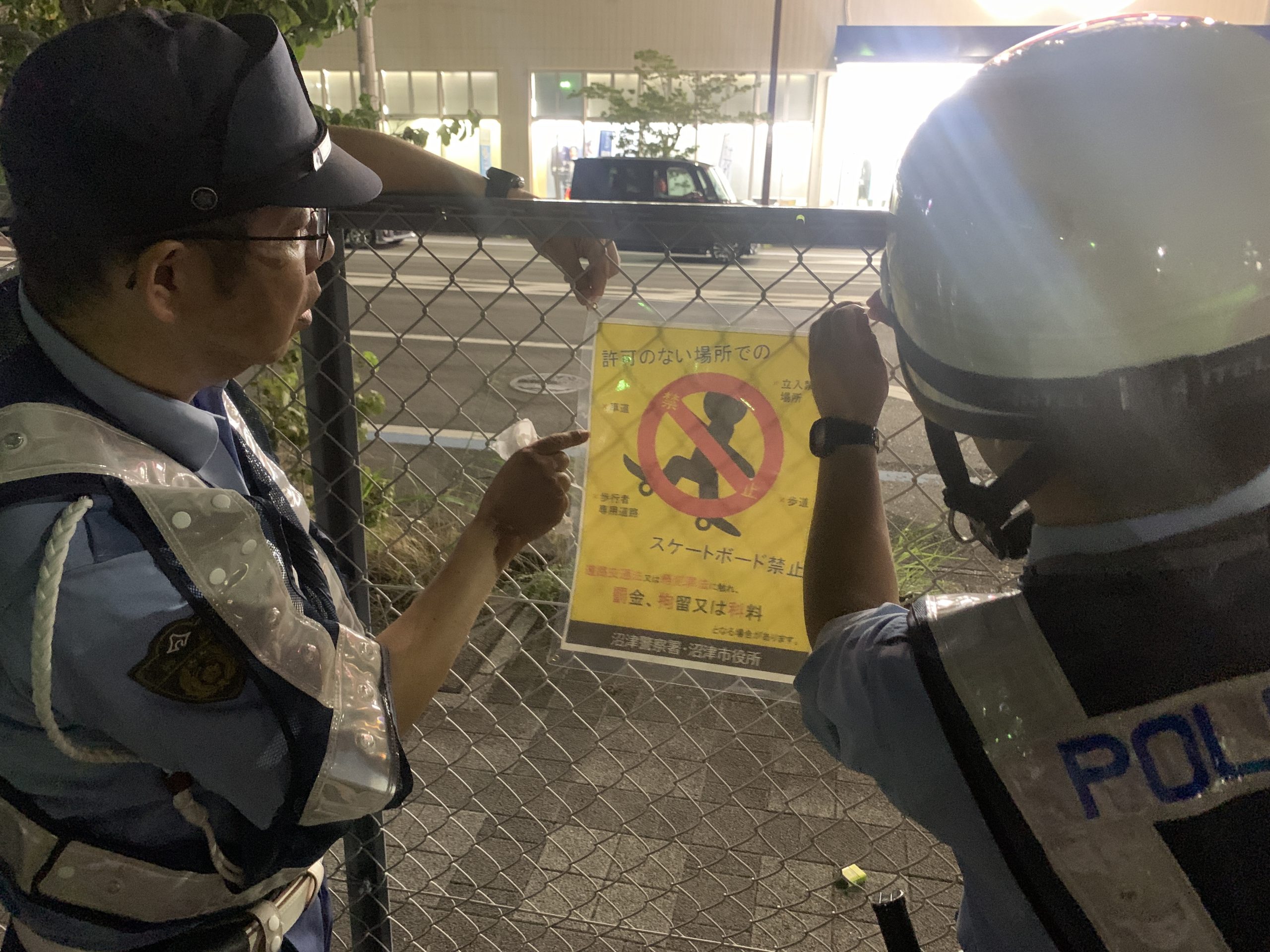 「決められた場所で楽しんで」警察官らがスケボー利用者に注意喚起　商店街で歩行者と衝突し家裁送致の高校生も　警察は指導・取り締まり強化　静岡・沼津市