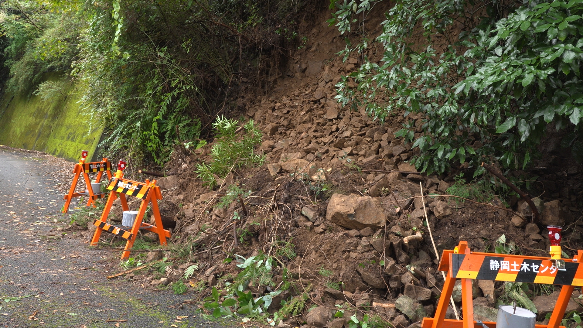世帯の孤立はなし　静岡市駿河区で土砂崩れ　市道の東に面する山の斜面が崩れる