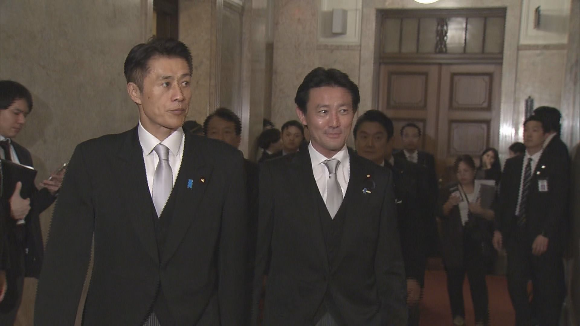 細野復興大臣(左)と井林国交大臣
