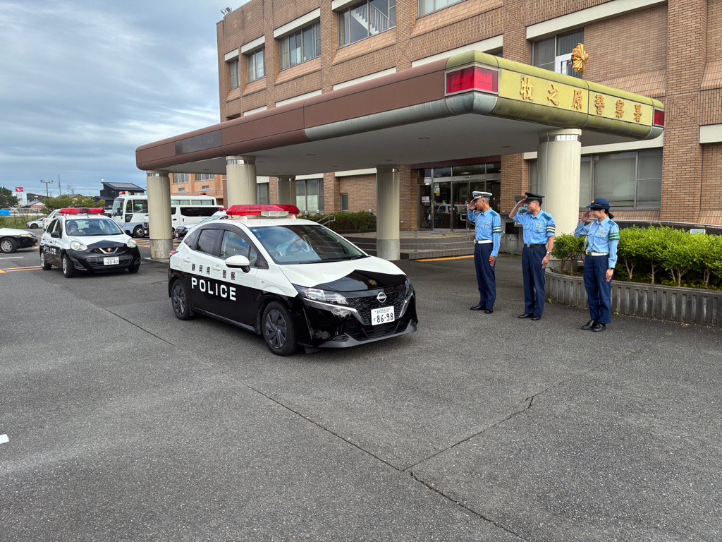 日の入りが早くなると事故が多発…警察官が交通マナー呼びかけ　「自転車ではヘルメットを」「夜間は反射材を」　静岡・牧之原市